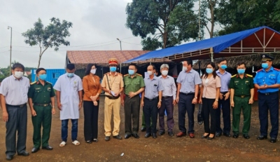 Bù Đăng đảm bảo cơ sở vật chất để vận hành chốt kiểm soát phòng chống dịch covid-19 tại xã Phú Sơn trong mùa mưa