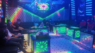 Bắt quả tang 21 nam nữ "bay lắc" hát hò trong quán karaoke