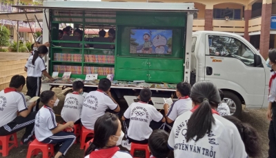Xe ô tô thư viện lưu động điểm đến trải nghiệm  của các em học sinh trường THCS Nguyễn Văn Trỗi