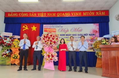 Đồng Phú họp mặt kỷ niệm ngày Nhà giáo Việt nam