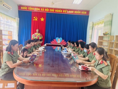 Thư viện tỉnh phối hợp Hội Phụ nữ Cơ sở Khối an ninh II Công an tỉnh hưởng ứng Ngày sách và Văn hóa đọc Việt Nam năm 2024