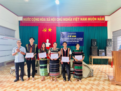 Bế giảng Lớp tập huấn, bồi dưỡng chuyên môn, nghiệp vụ và truyền dạy về bảo tồn, phát huy kỹ thuật đan lát truyền thống của người M’nông tỉnh Bình Phước