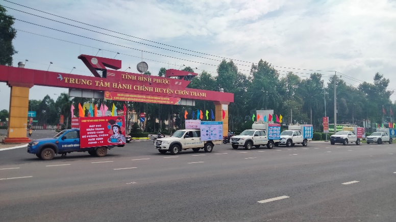 Trung tâm văn hóa tỉnh Bình Phước tuyên truyền lưu động phòng chống dịch Covid-19 qua địa bàn huyện Chơn Thành