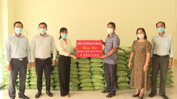 Công ty cổ phần cao su Sông Bé: 6 tấn gạo chia sẻ yêu thương cho người dân khó khăn