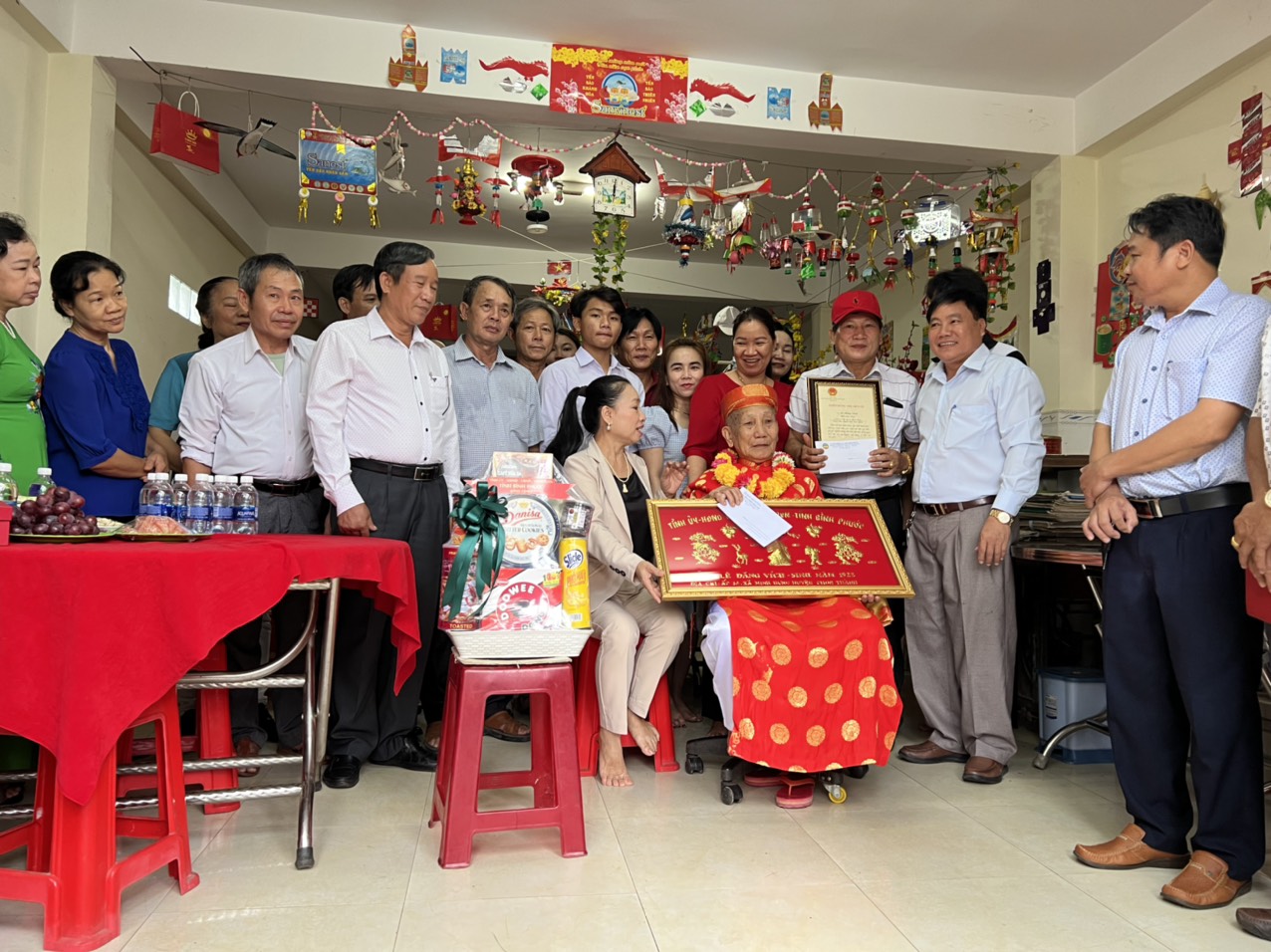Bình Phước thăm tặng quà chúc thọ Người cao tuổi tại huyện Chơn Thành