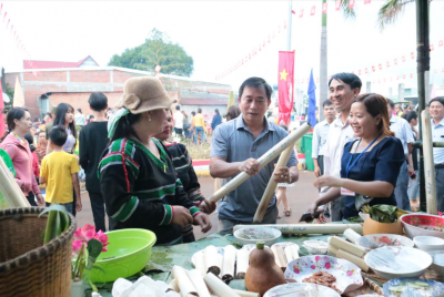 Bù Đăng: Tưng bừng lễ hội ẩm thực đường phố và văn nghệ ủng hộ người nghèo đón Tết Tân Sửu 2021