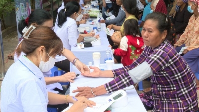 Bình Phước: 500 người được tặng quà và khám chữa bệnh, cấp thuốc miễn phí