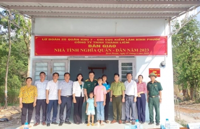 Đồng Phú: Trao tặng nhà Nghĩa tình Quân - Dân