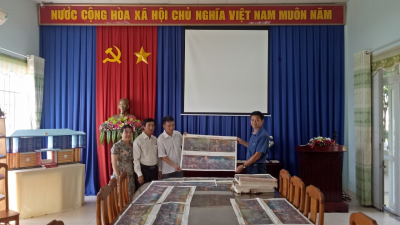 Báo Nhân Dân trao tặng 200 bức tranh panorama “Chiến dịch Điện Biên Phủ” cho Thư viện tỉnh