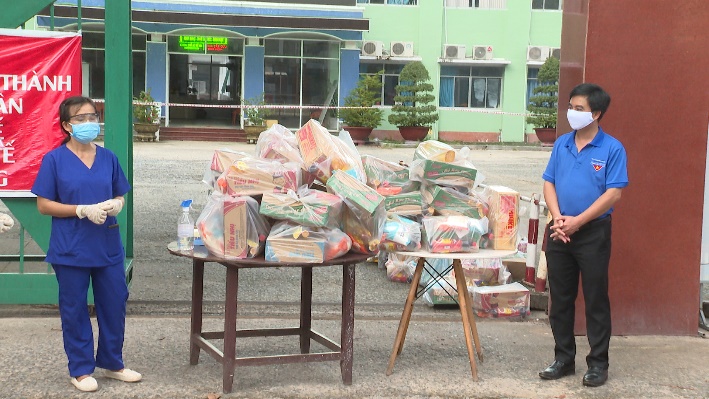 Tỉnh đoàn Bình Phước: tặng 100 phần quà tại huyện Chơn Thành